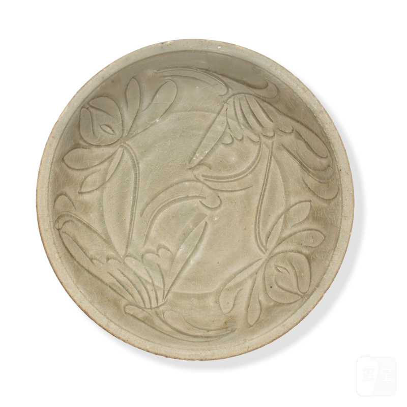 宋 青釉纏枝蓮紋盌 | A CARVED CELADON-GLAZED 'LOTUS' BOWL